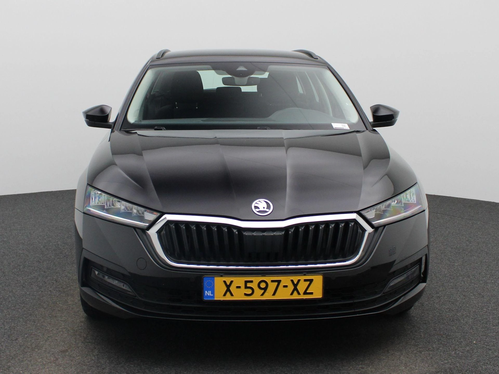 Skoda Octavia met kenteken X-597-XZ – autofoto 4