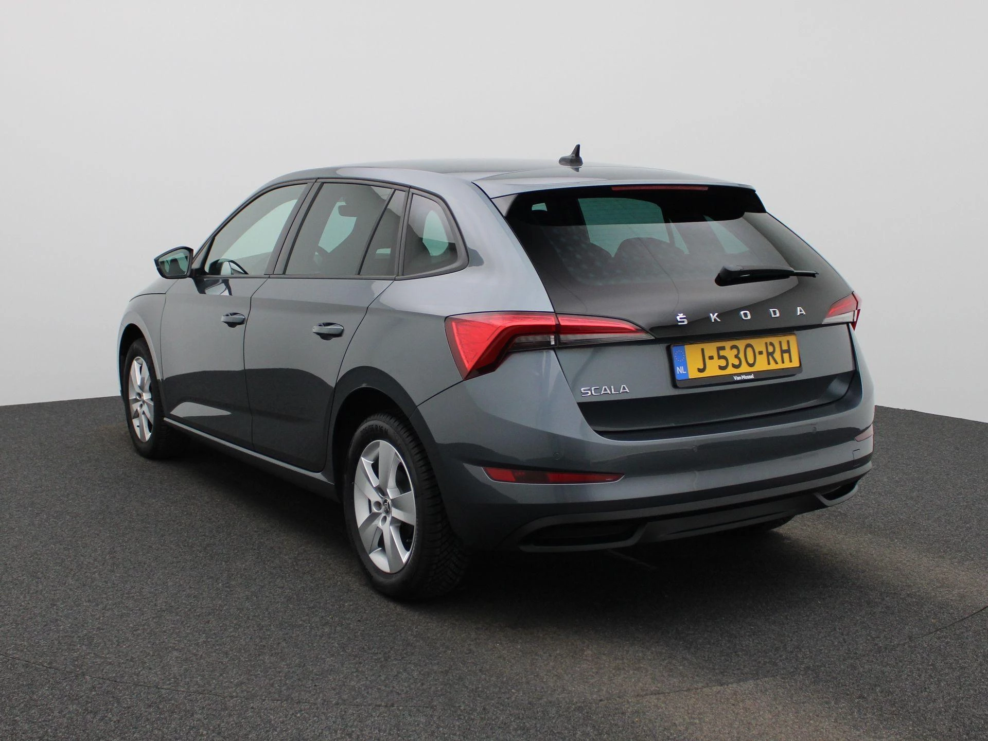 Skoda Scala met kenteken 63100 – autofoto 3