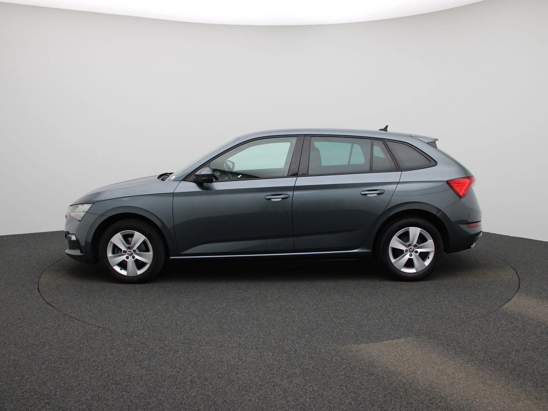 Skoda Scala met kenteken 63100 – autofoto 5