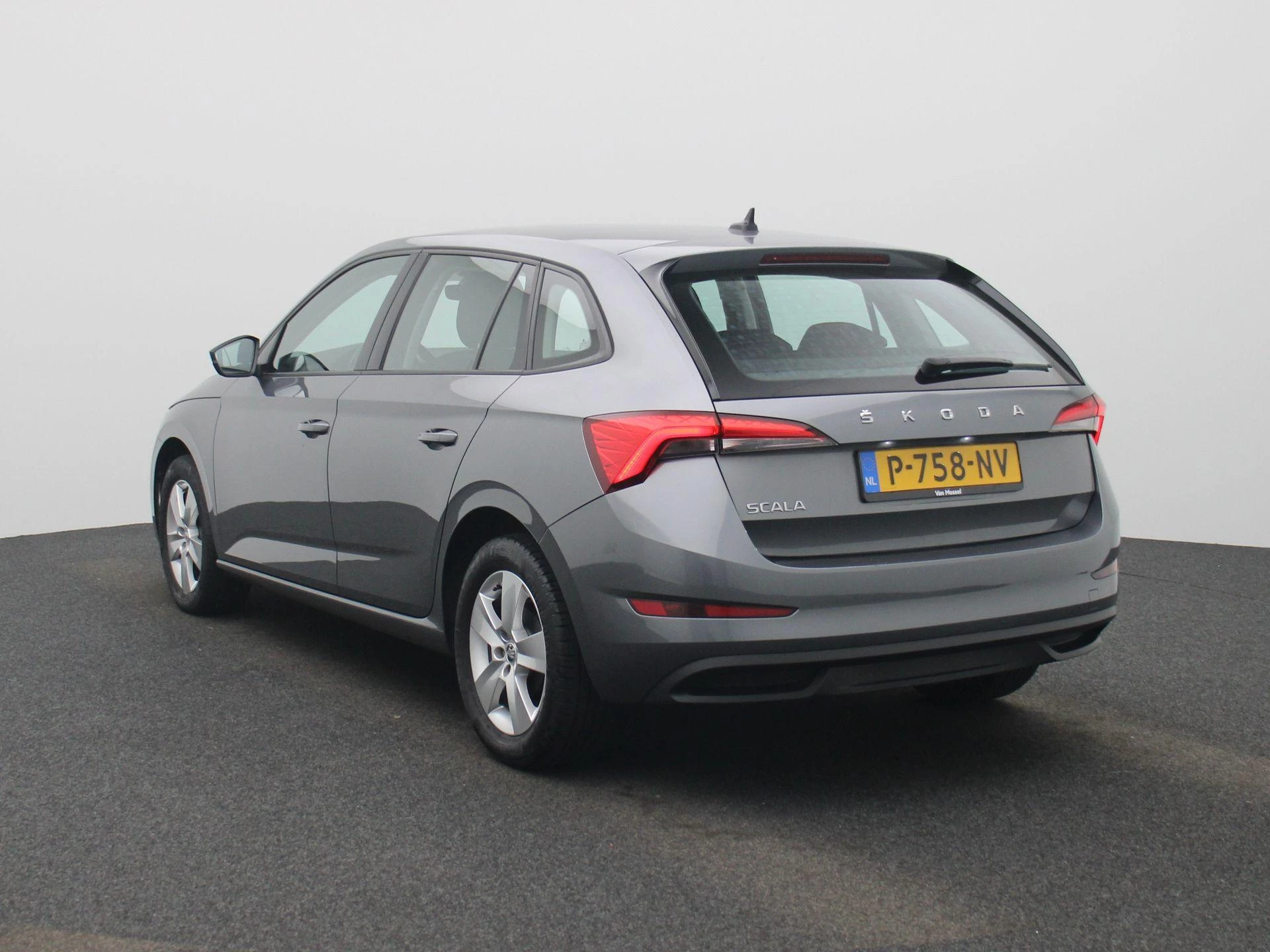 Skoda Scala met kenteken P-758-NV – autofoto 3