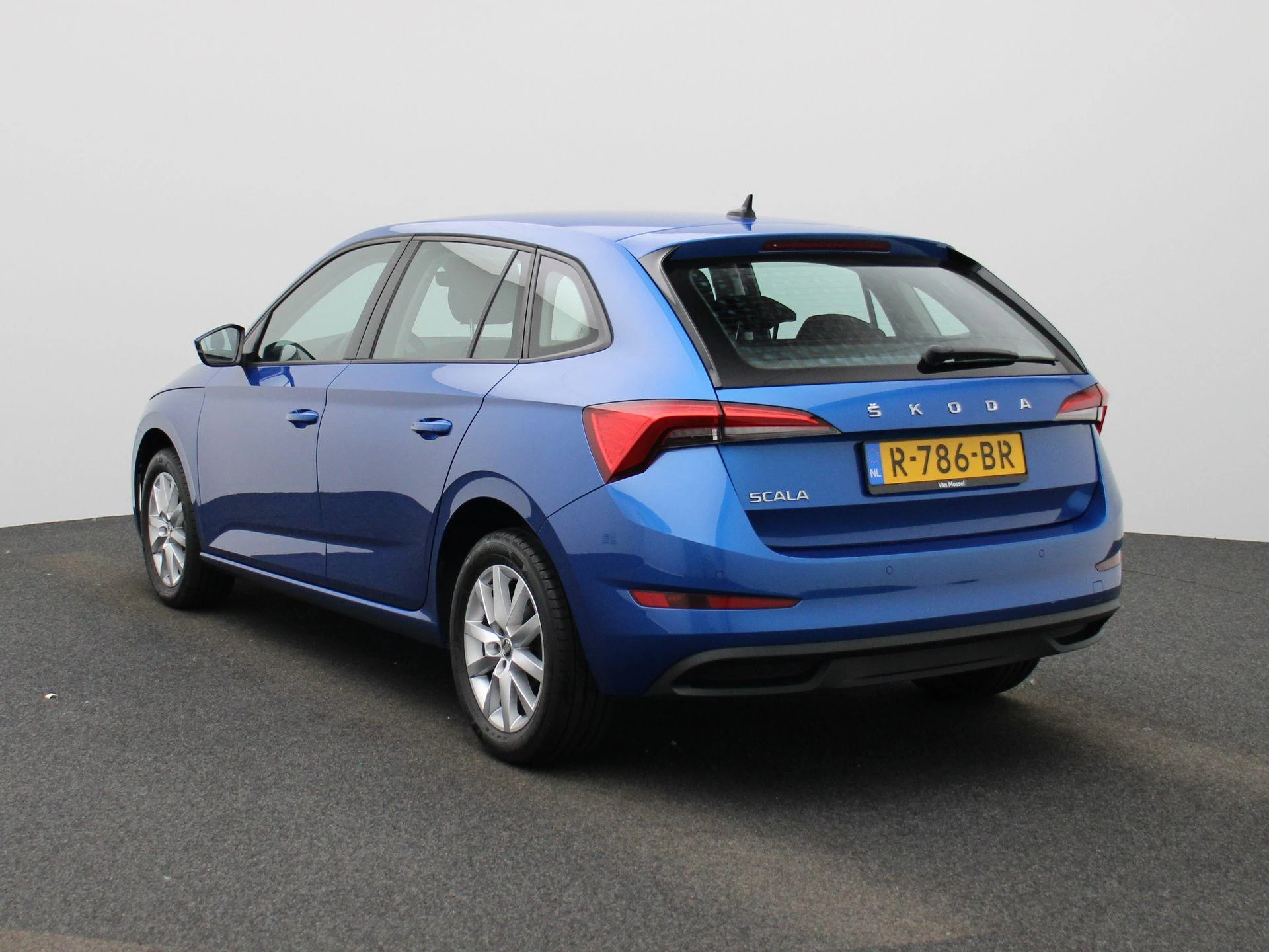 Skoda Scala met kenteken R-786-BR – autofoto 4