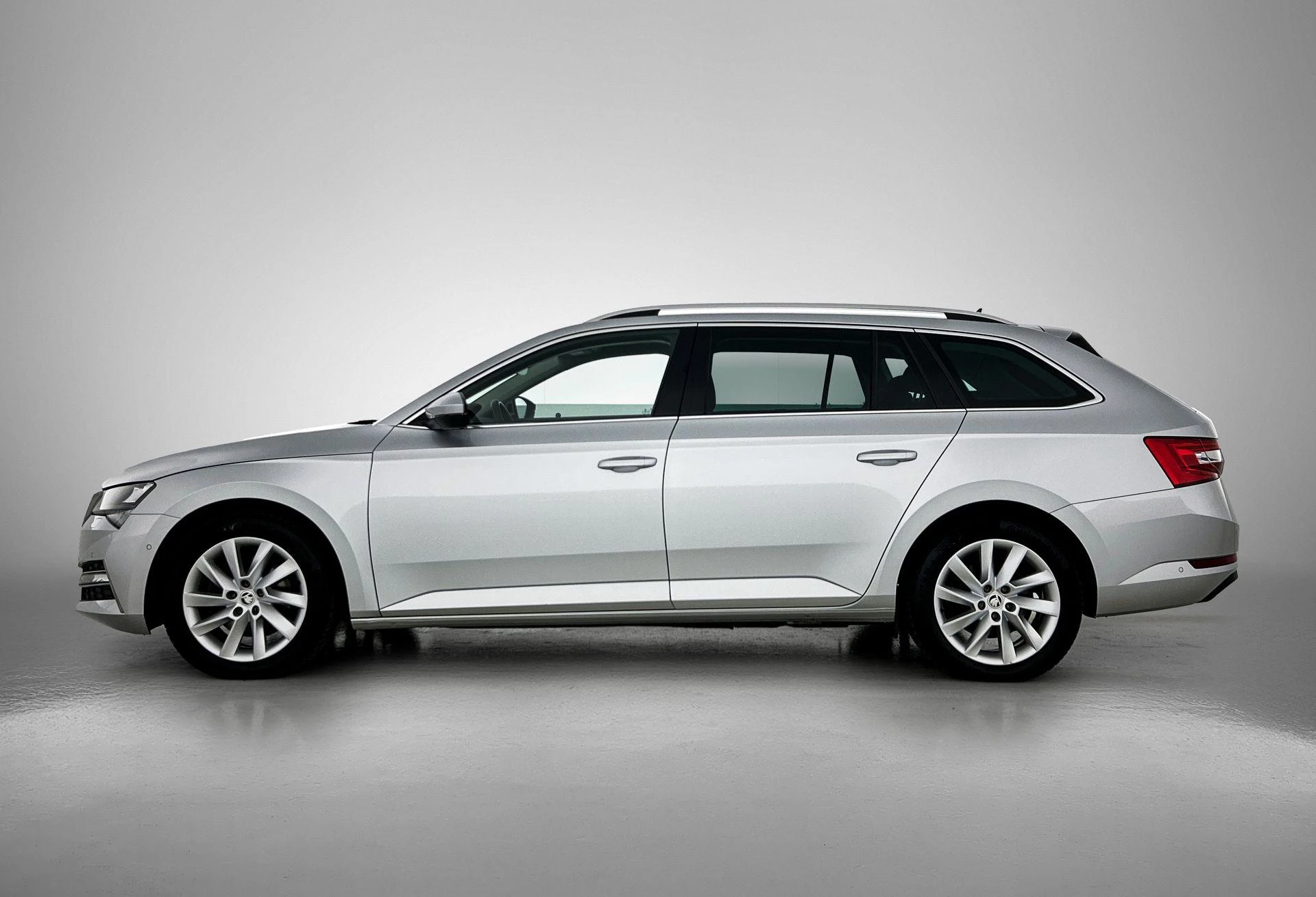 Skoda Superb met kenteken KGD-08-H – autofoto 4