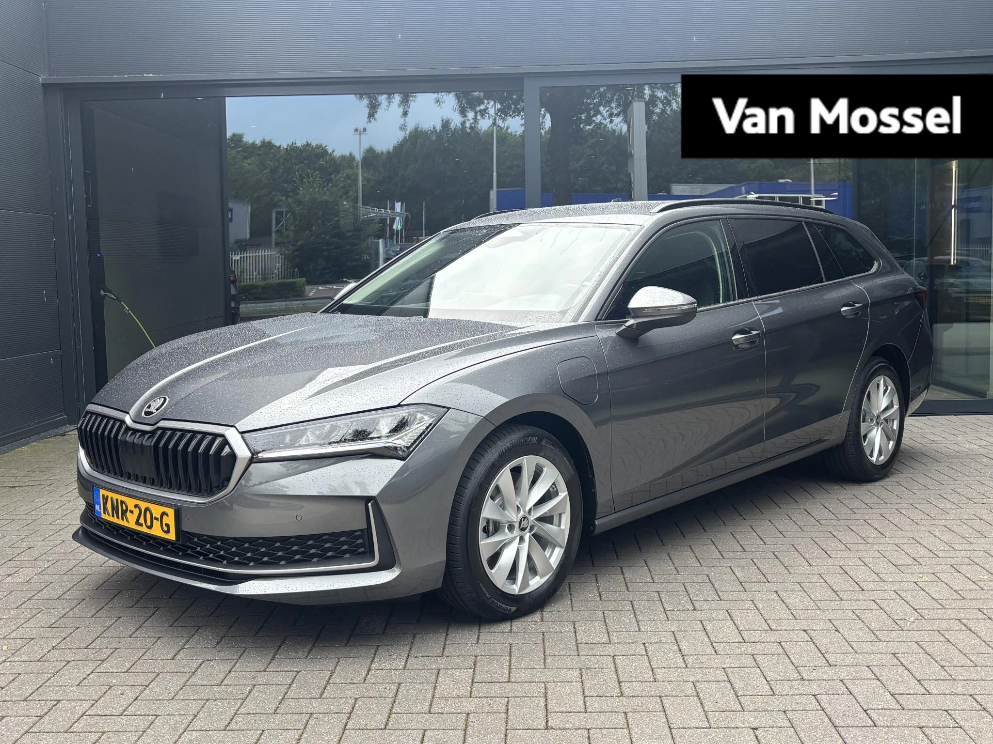 Skoda Superb met kenteken KNR-20-G – autofoto 2