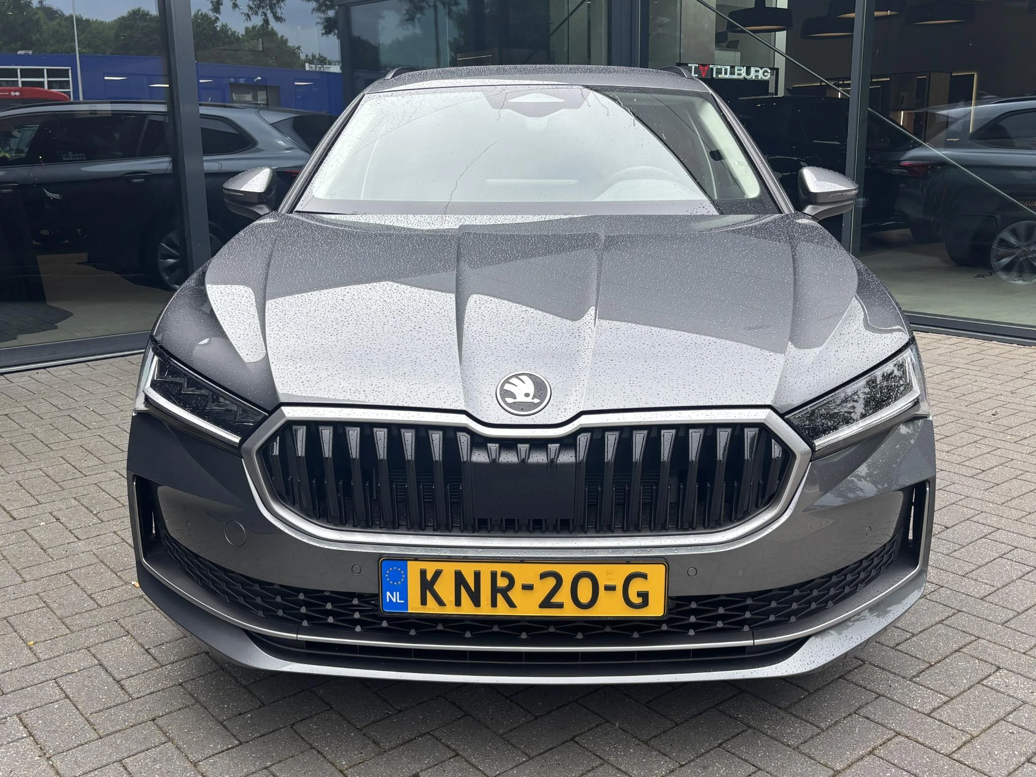 Skoda Superb met kenteken KNR-20-G – autofoto 4