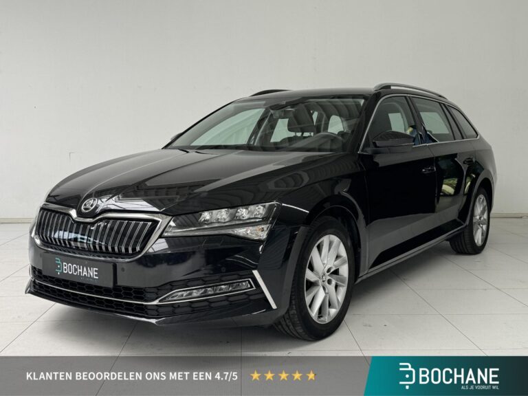 Skoda Superb met kenteken P-580-NG – vooraanzicht