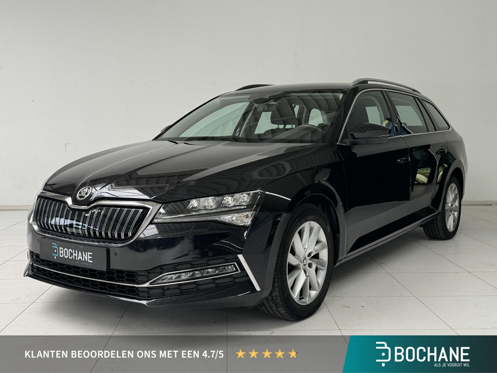 Skoda Superb met kenteken P-580-NG – vooraanzicht