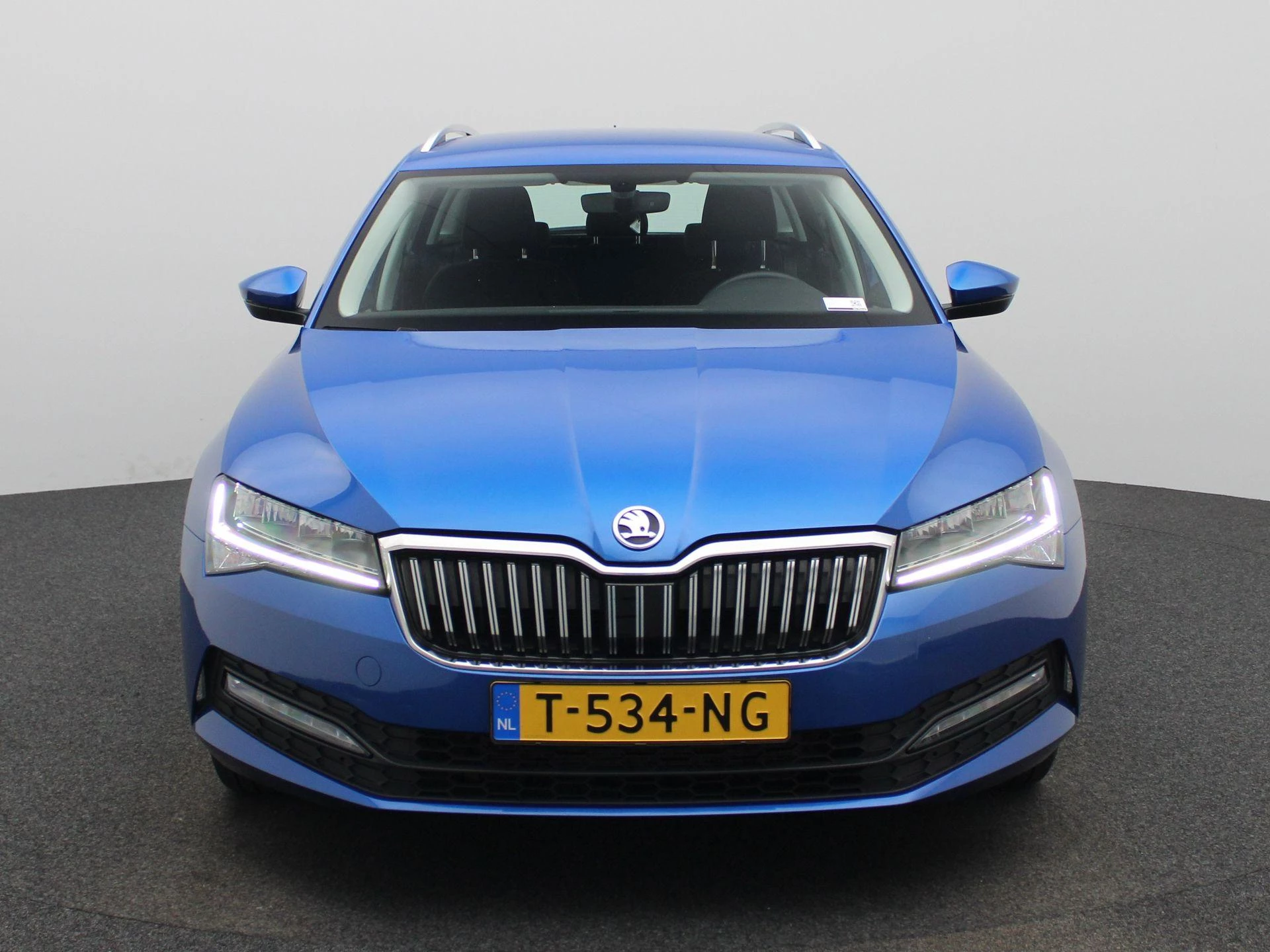 Skoda Superb met kenteken T-534-NG – autofoto 4