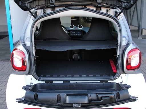 Smart Fortwo met kenteken RB-002-T – achteraanzicht