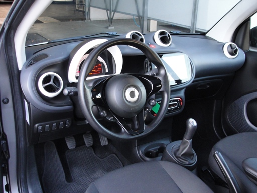 Smart Fortwo met kenteken RB-002-T – interieur