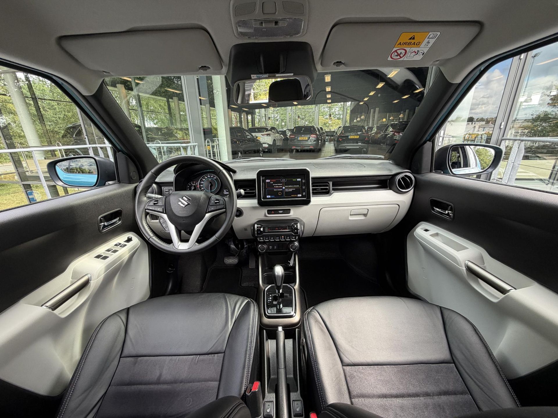 Suzuki Ignis met kenteken G-370-FV – interieur