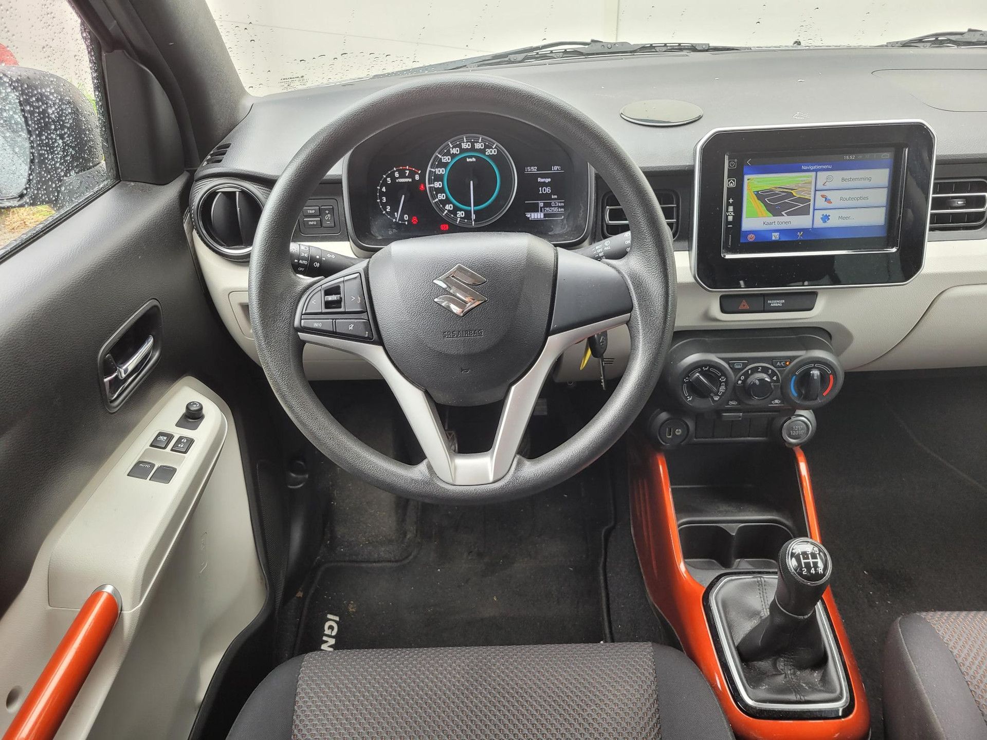 Suzuki Ignis met kenteken NG-993-N – interieur