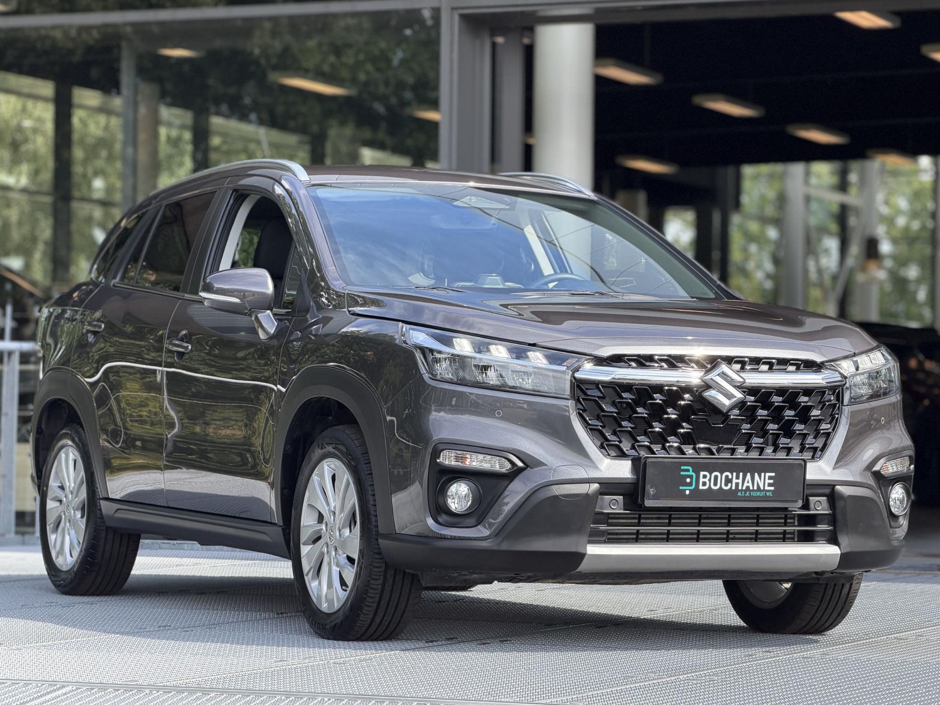 Suzuki S-Cross met kenteken KLT-40-D – detailfoto