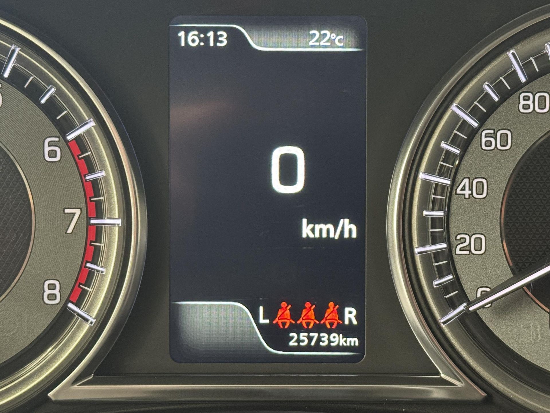 Suzuki S-Cross met kenteken S-828-TL – dashboard