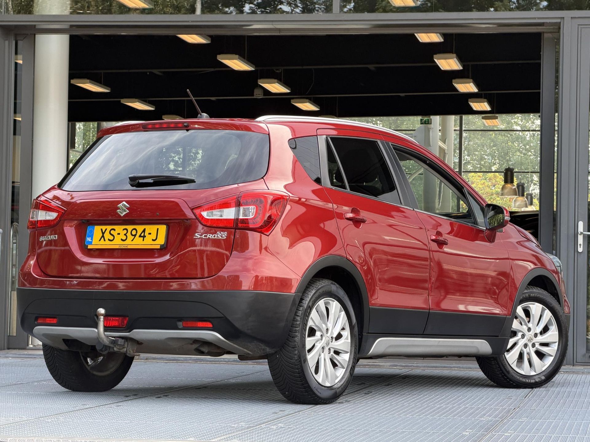 Suzuki S-Cross met kenteken XS-394-J – achteraanzicht
