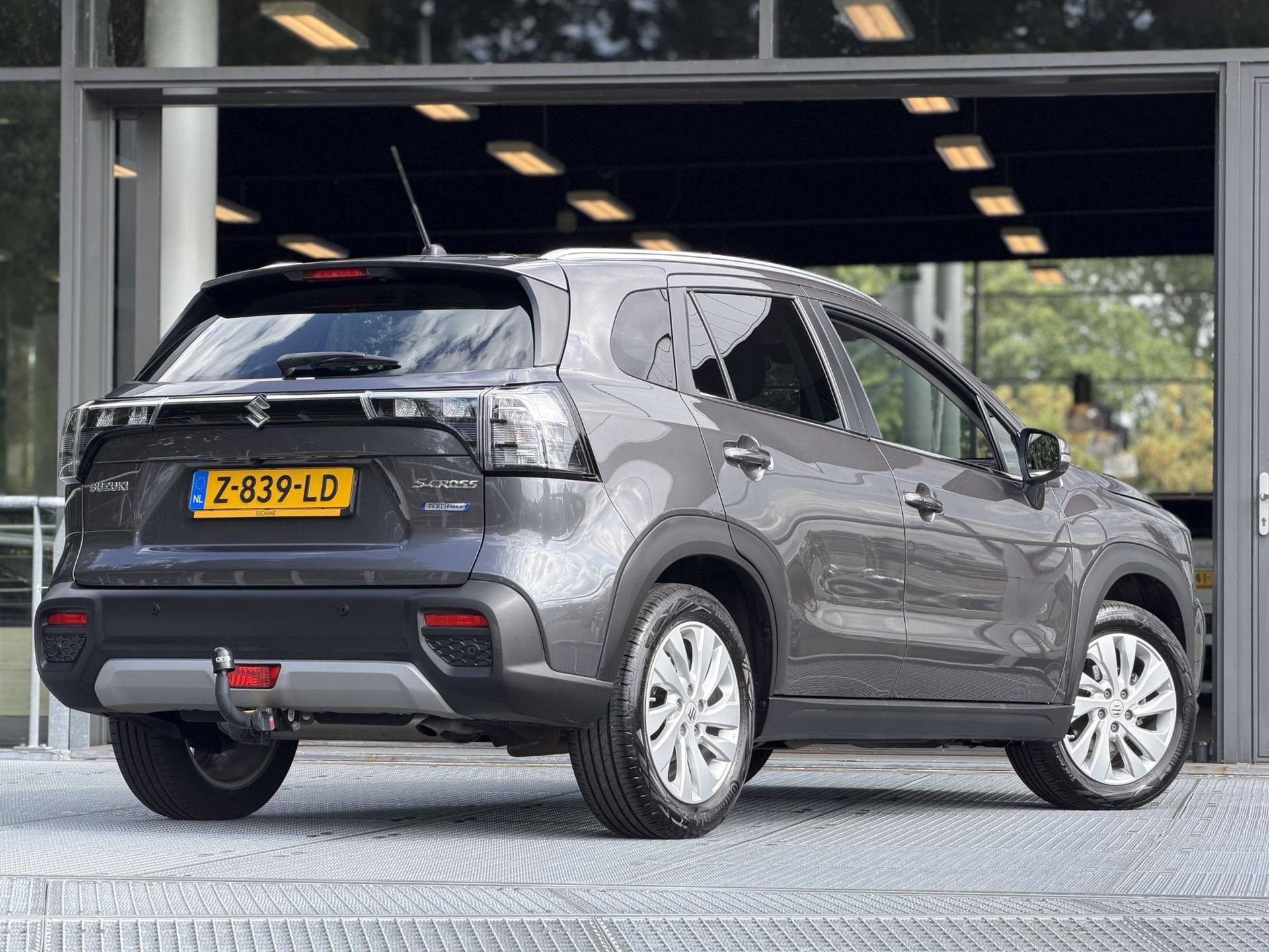 Suzuki S-Cross met kenteken Z-839-LD – achteraanzicht