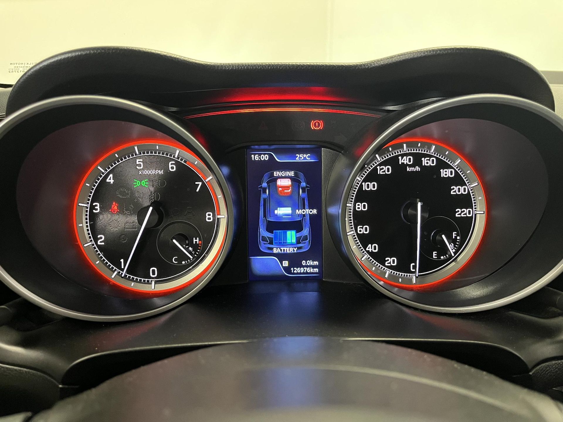 Suzuki Swift met kenteken H-825-DZ – dashboard