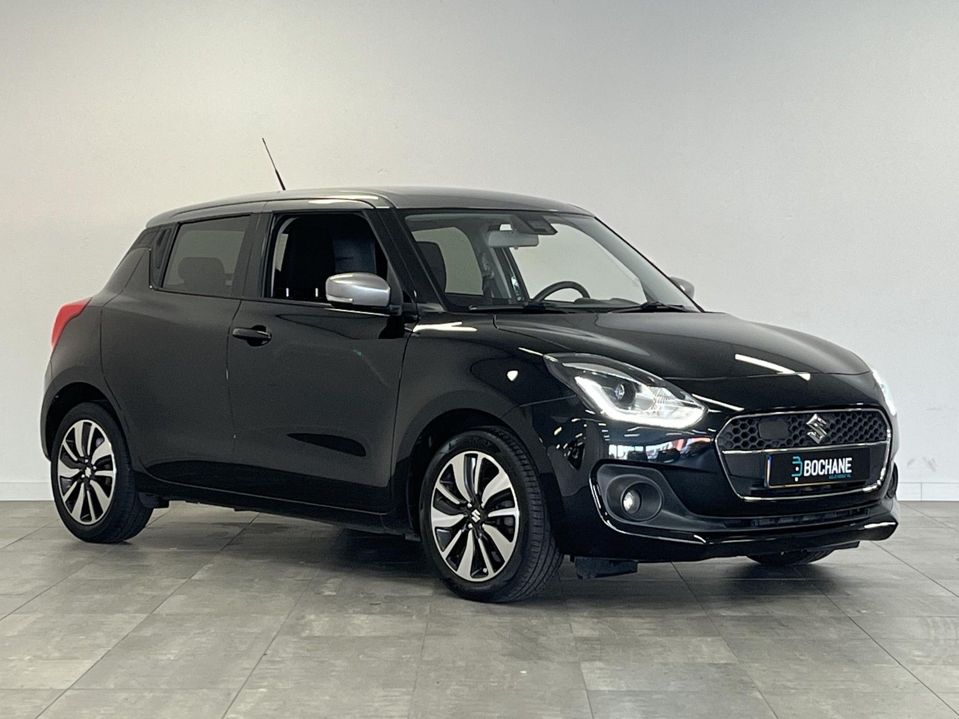 Suzuki Swift met kenteken H-825-DZ – detailfoto