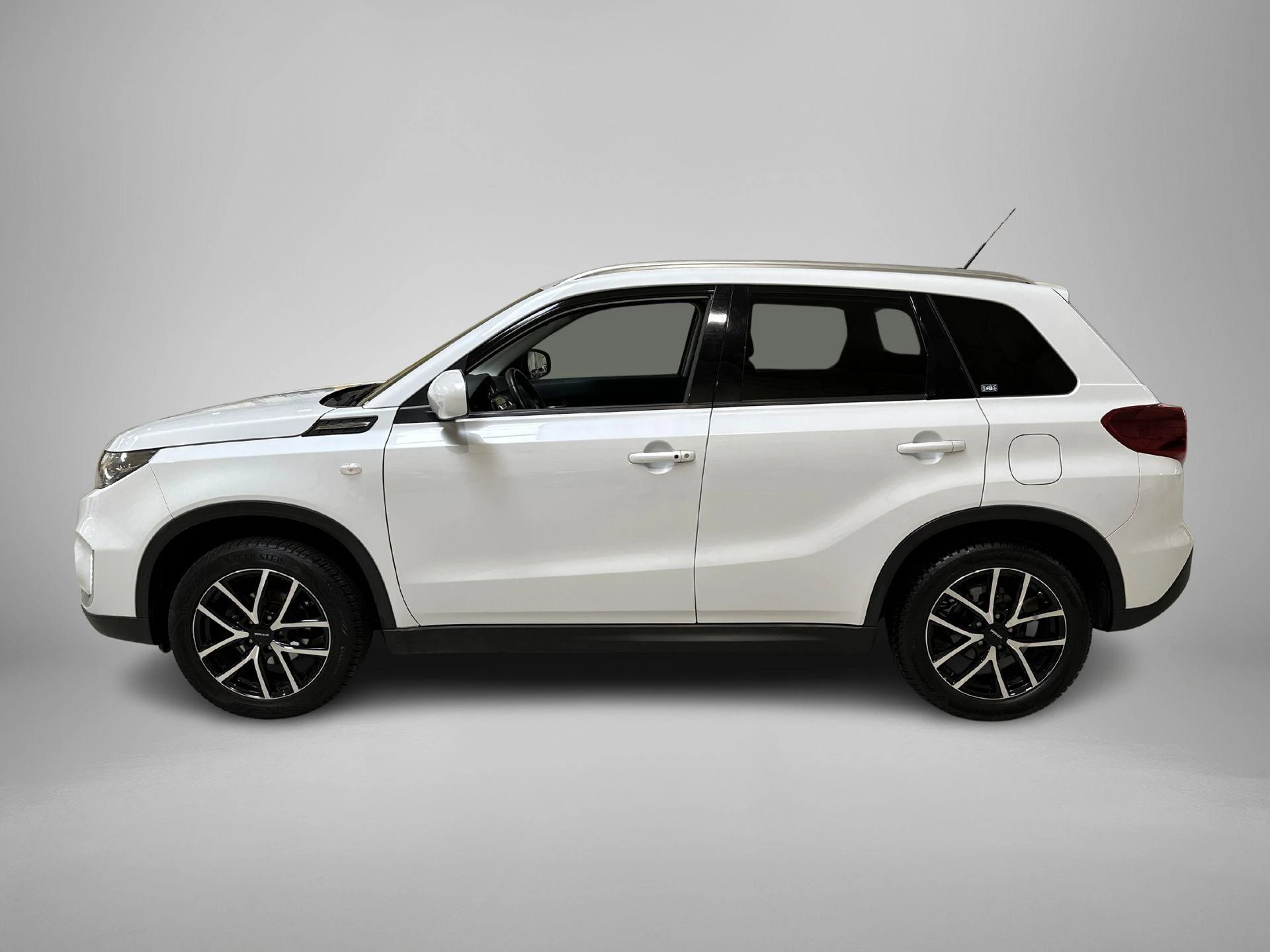Suzuki Vitara met kenteken T-636-HJ – autofoto 4