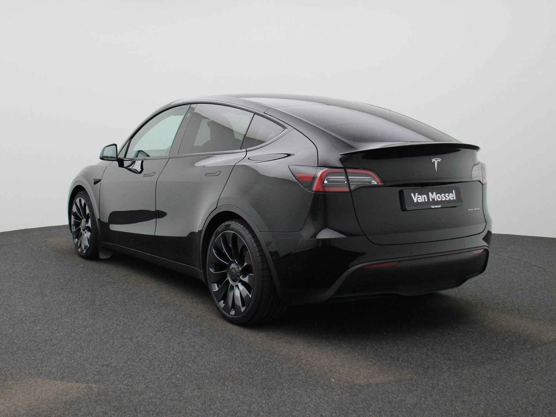 Tesla ModelY – autofoto 3