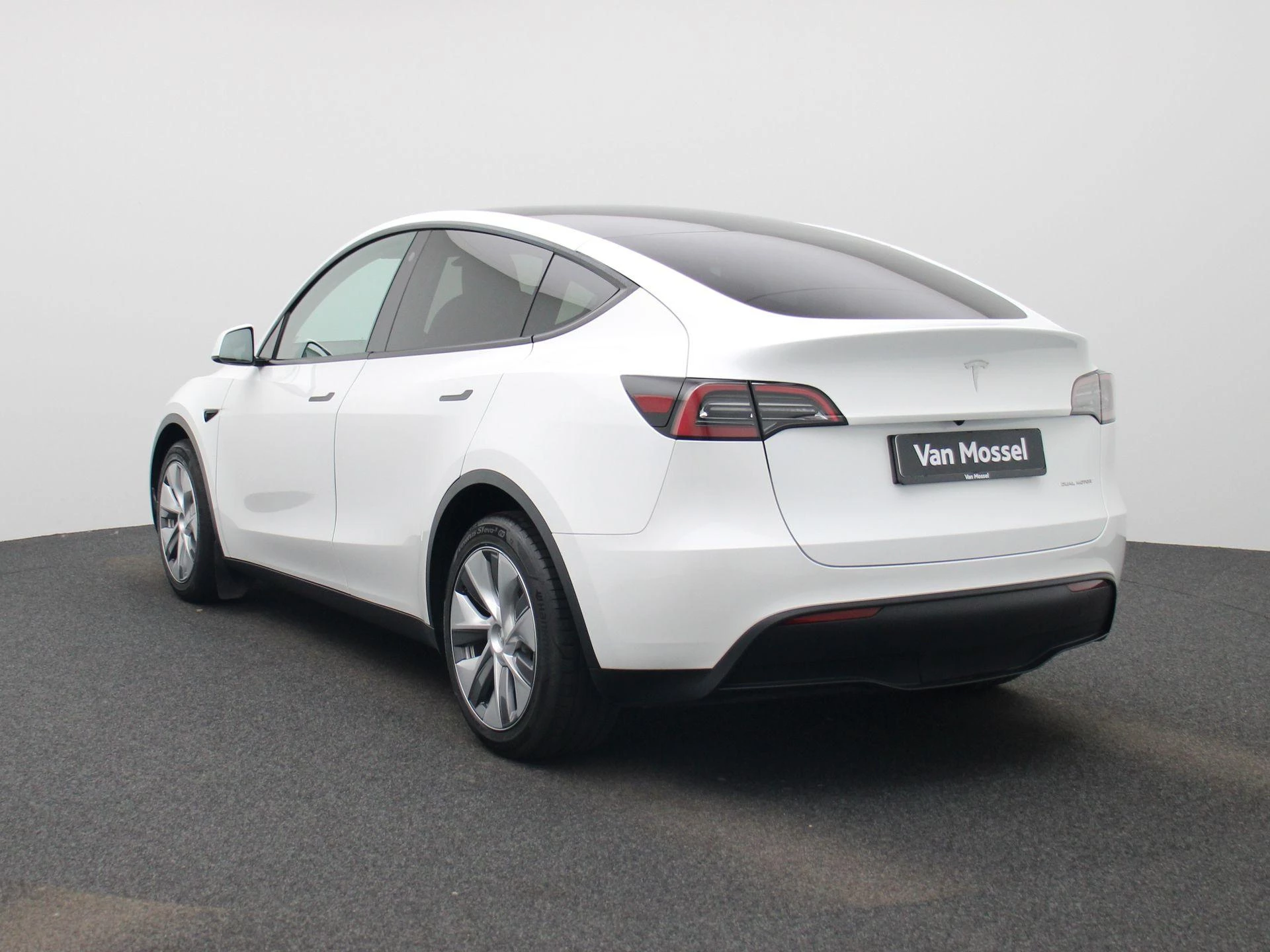 Tesla ModelY – autofoto 3
