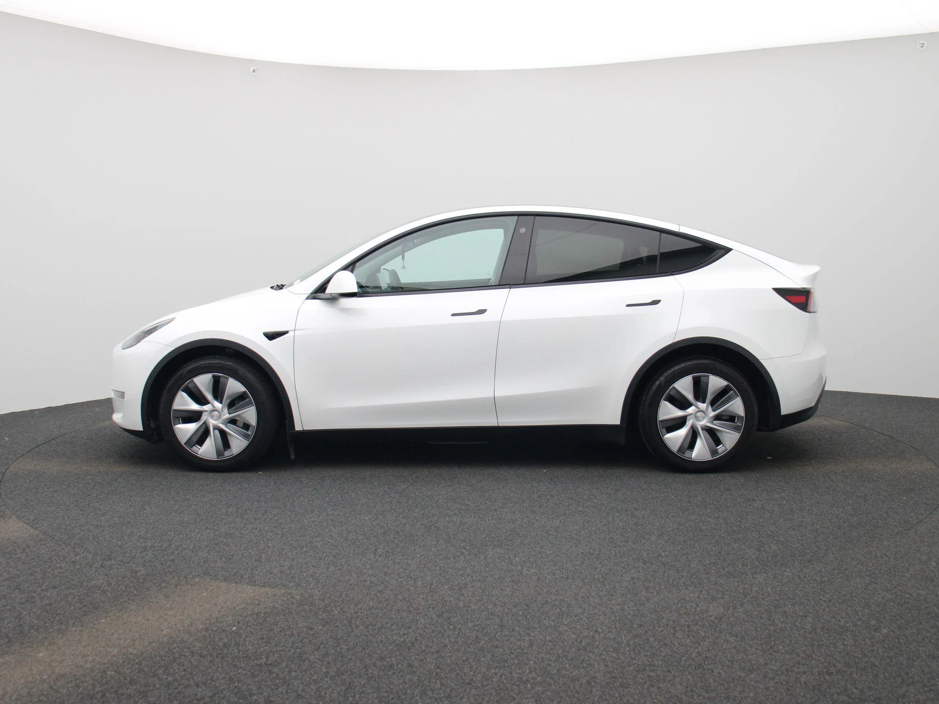 Tesla ModelY – autofoto 5