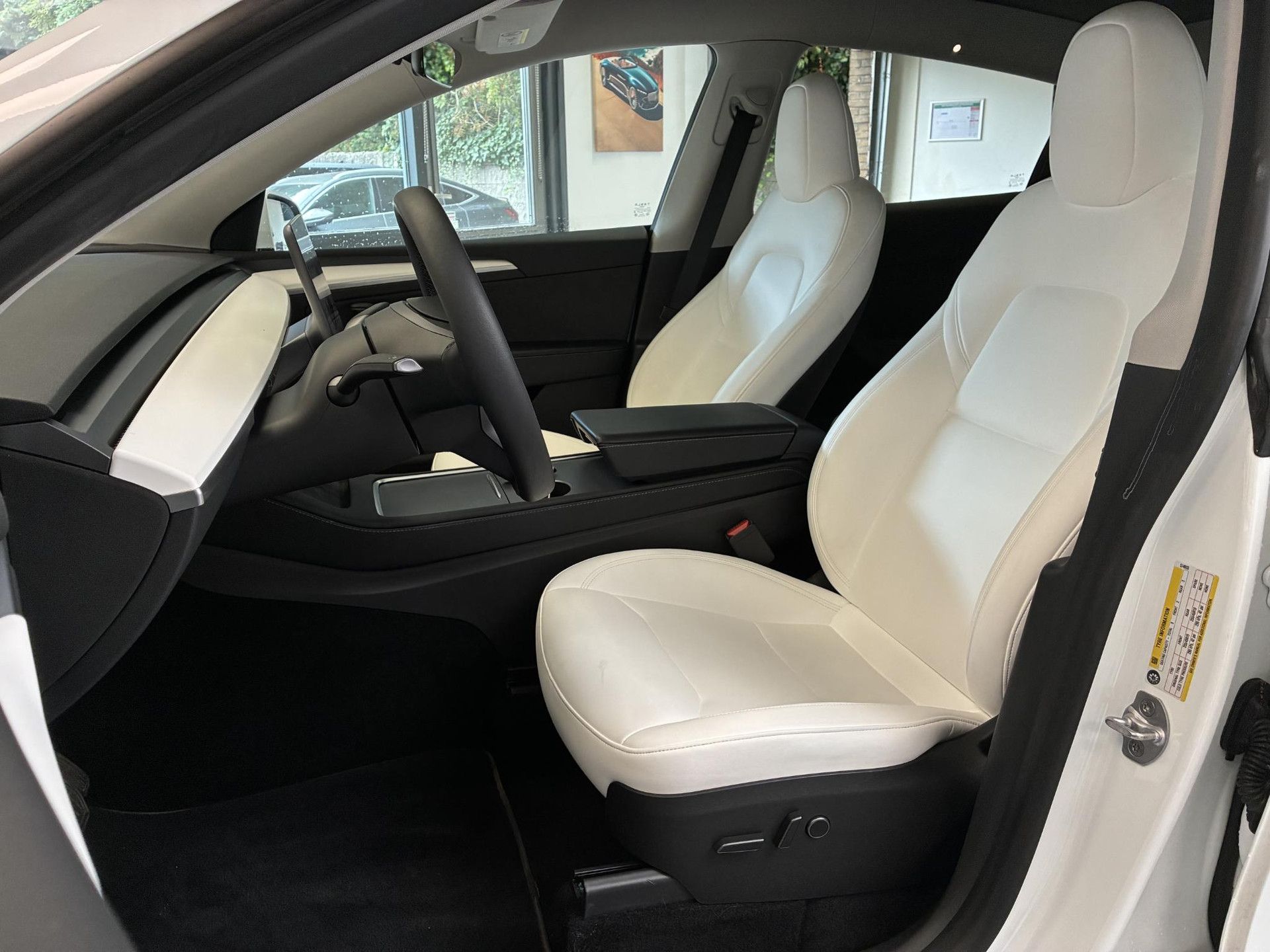 Tesla ModelY met kenteken GZX-14-Z – interieur