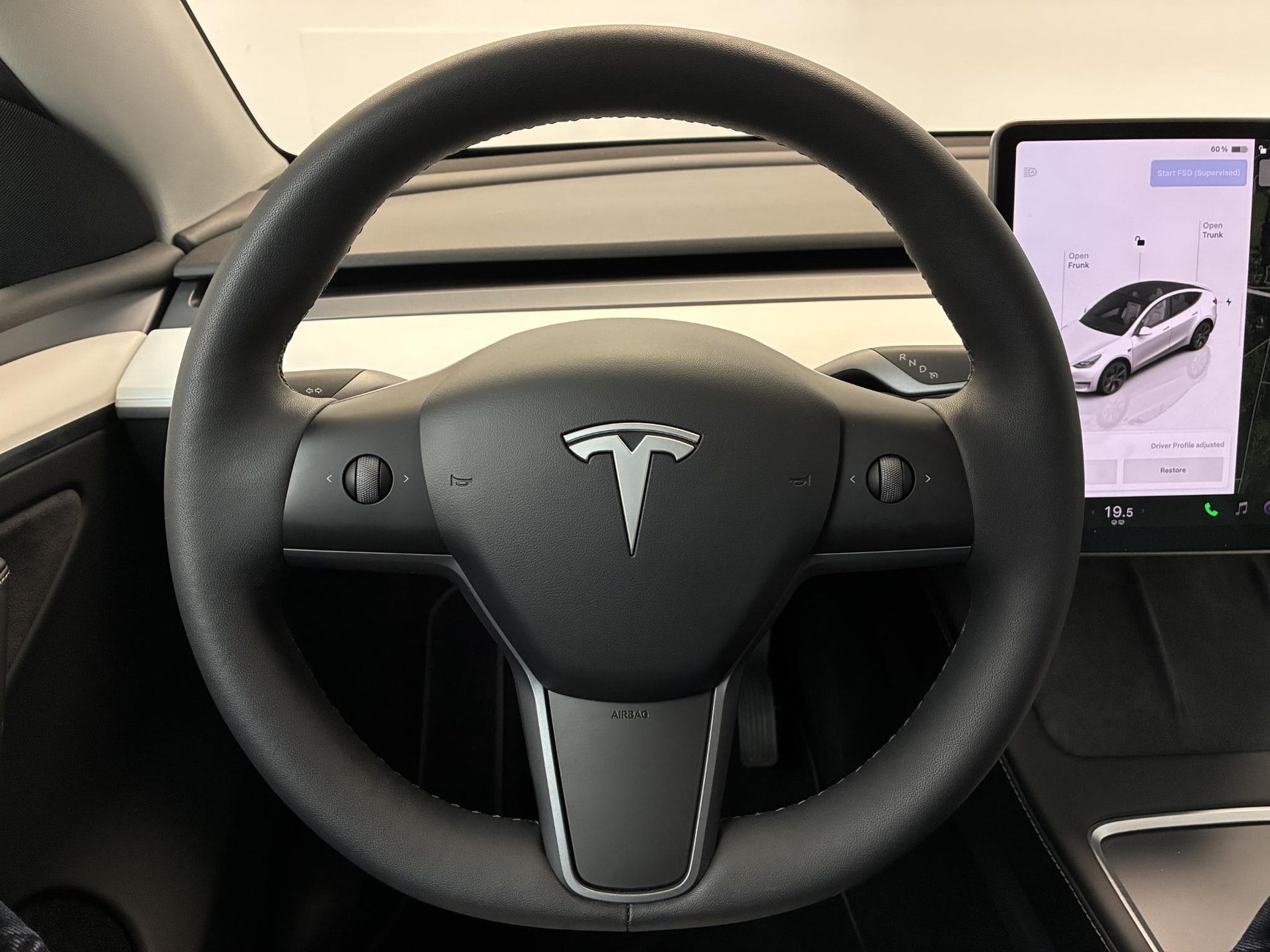Tesla ModelY met kenteken GZX-14-Z – detailfoto