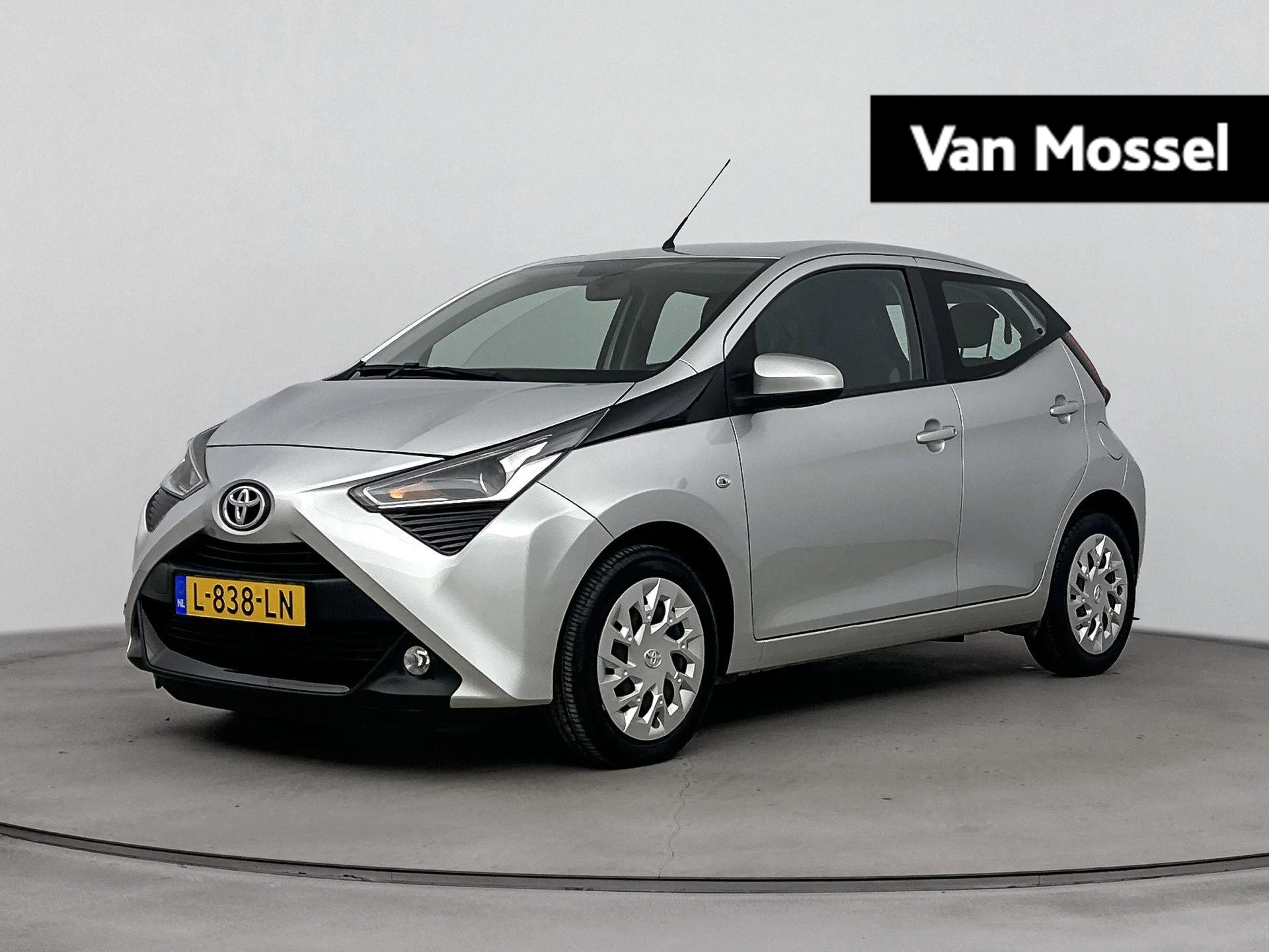 Toyota Aygo met kenteken 48100 – autofoto 2