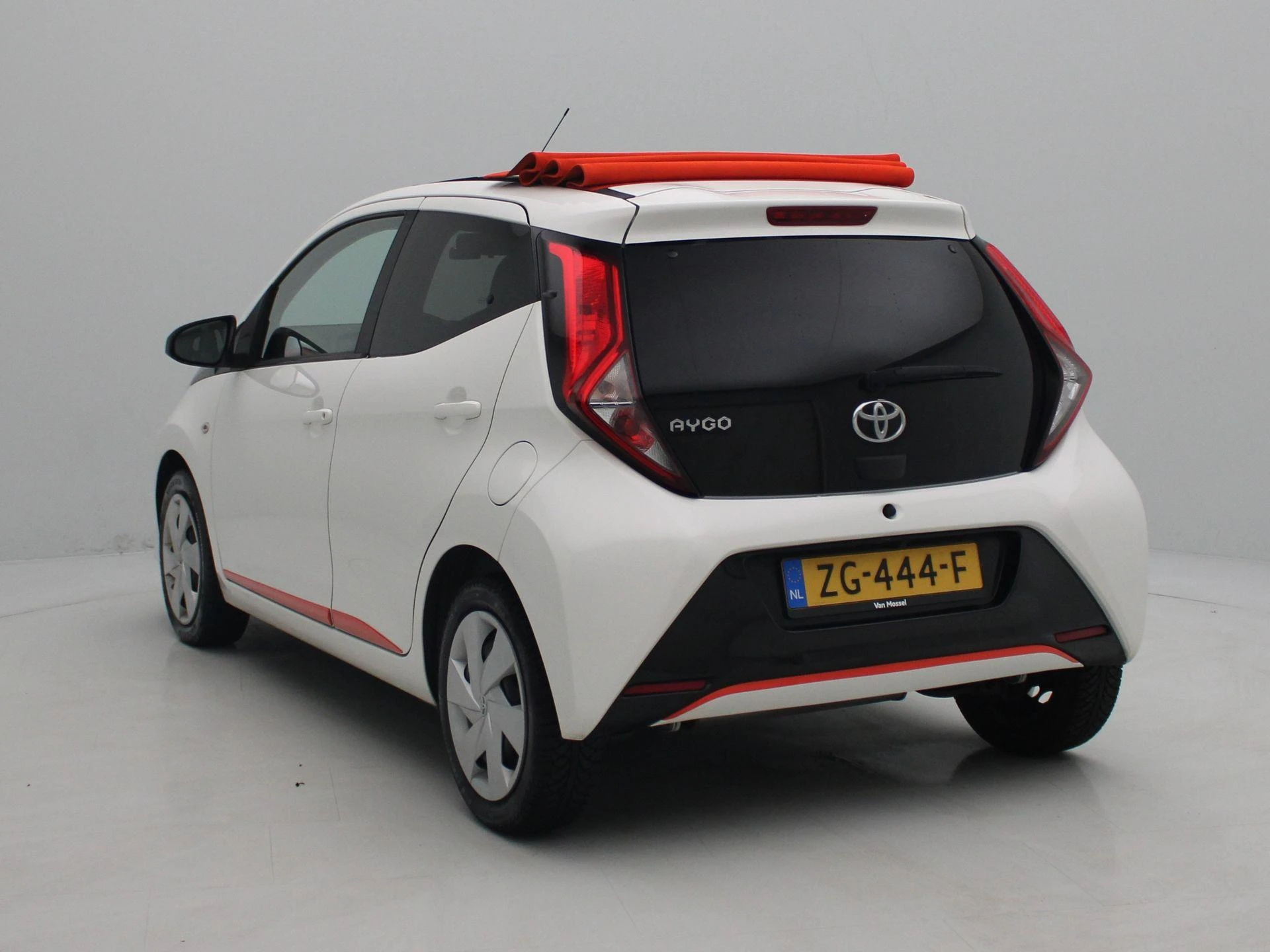 Toyota Aygo met kenteken 43100 – autofoto 3