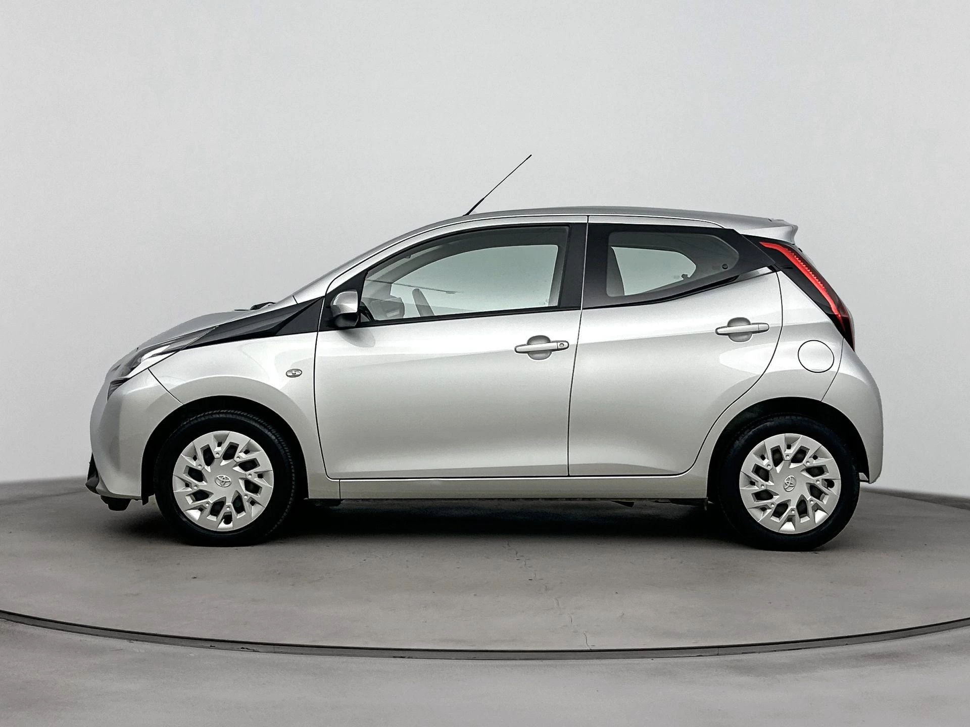 Toyota Aygo met kenteken 48100 – autofoto 4