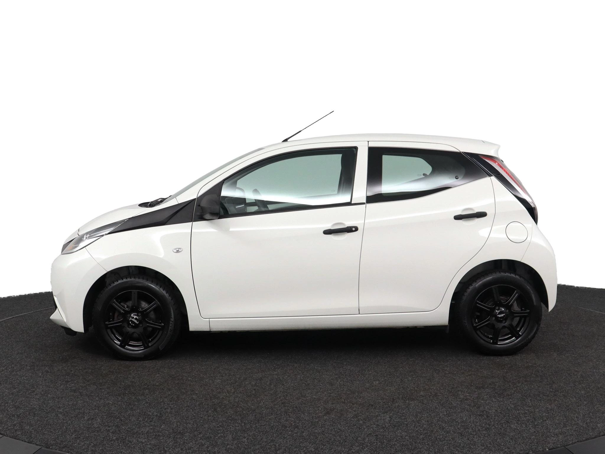 Toyota Aygo met kenteken 45100 – autofoto 5