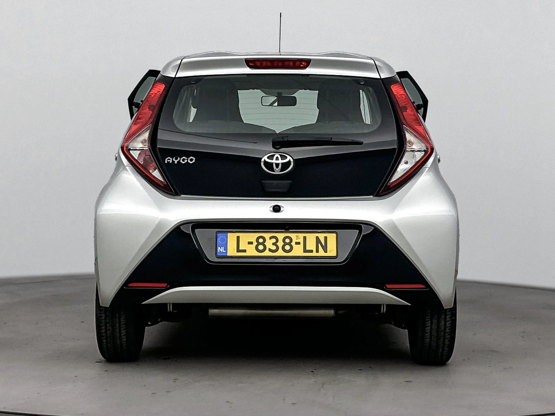 Toyota Aygo met kenteken 48100 – autofoto 5