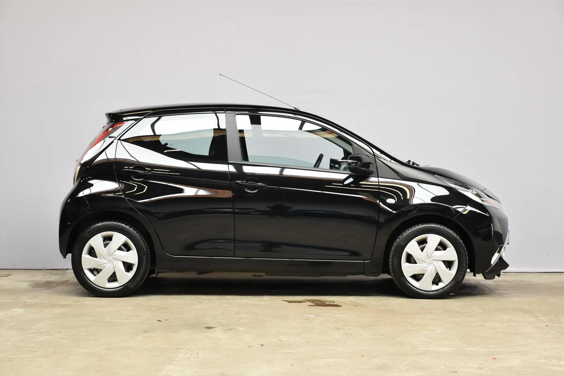 Toyota Aygo met kenteken KX-832-R – dashboard