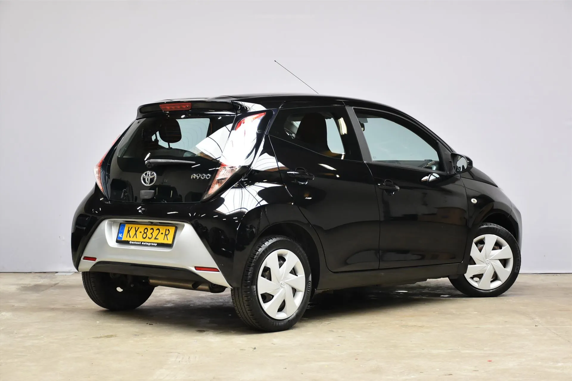 Toyota Aygo met kenteken KX-832-R – detailfoto