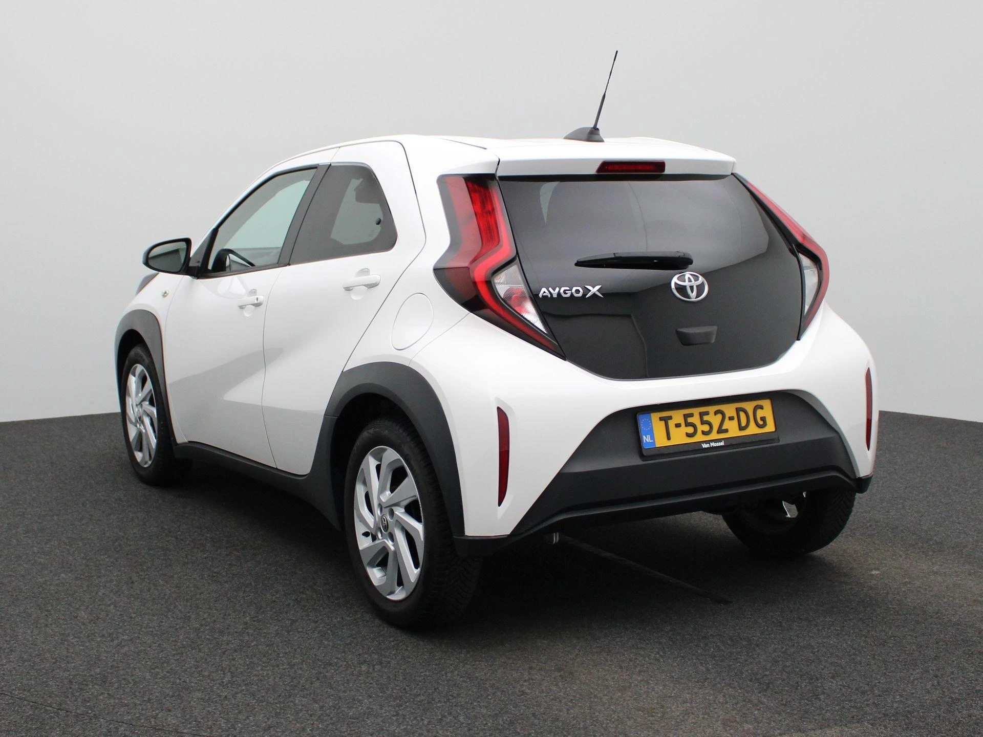 Toyota Aygo met kenteken T-552-DG – autofoto 3