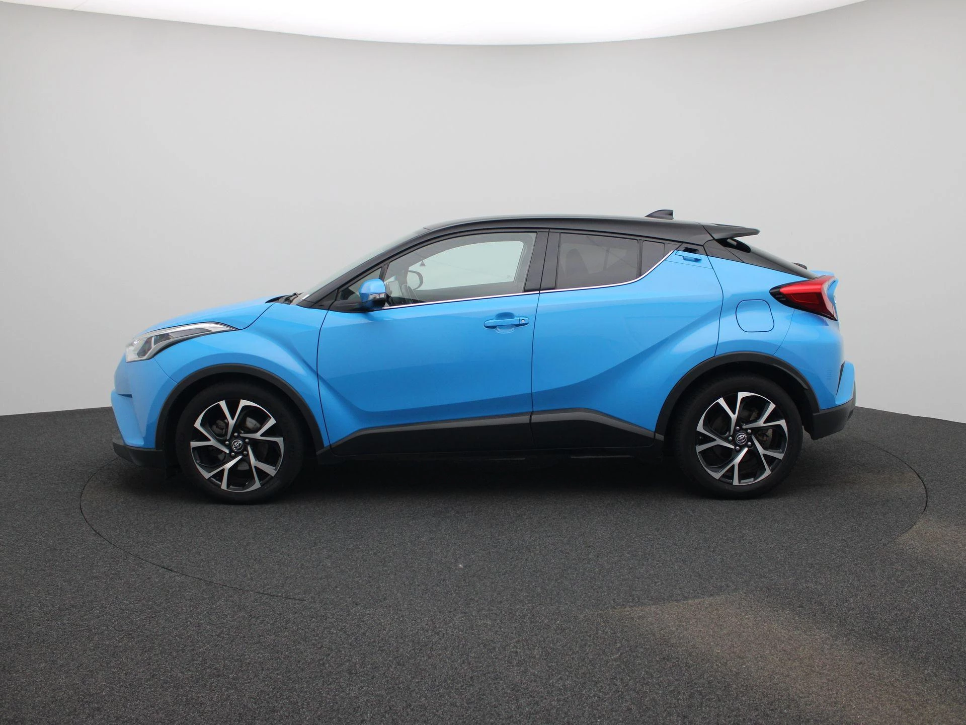 Toyota C-HR met kenteken 34100 – autofoto 5