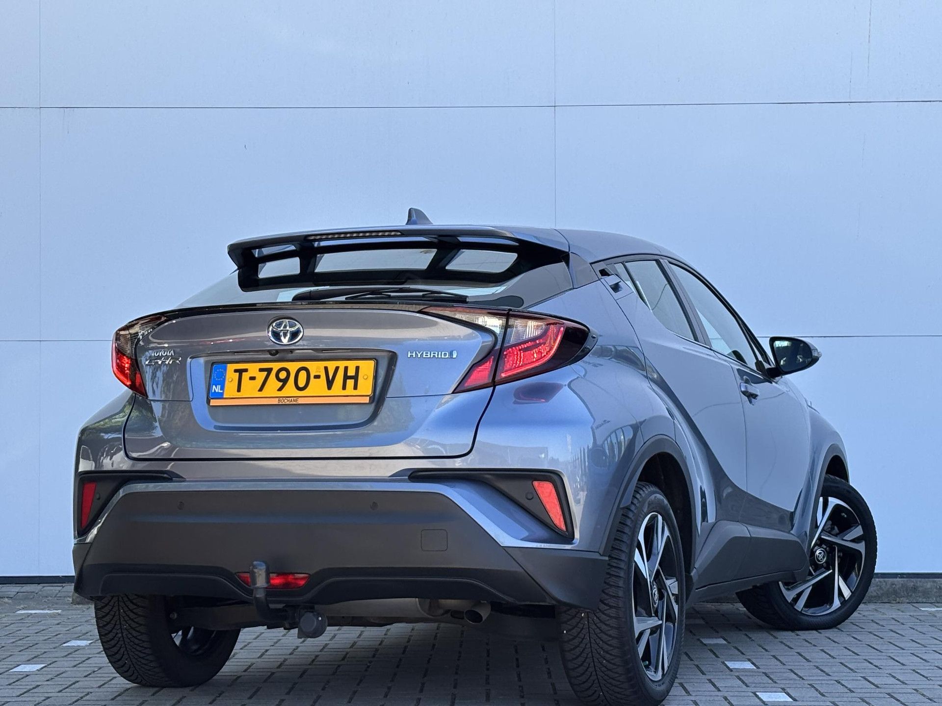 Toyota C-HR met kenteken T-790-VH – achteraanzicht