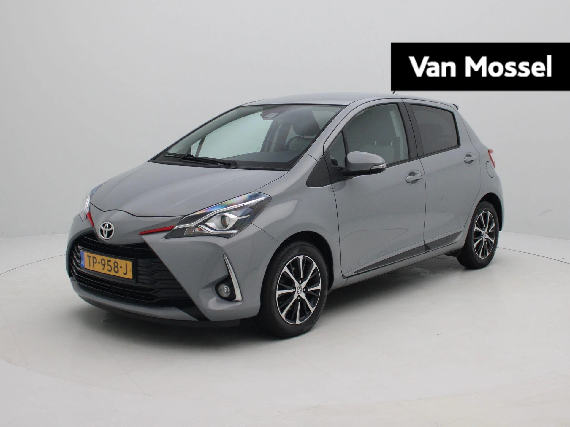Toyota Yaris met kenteken 52100 – autofoto 2