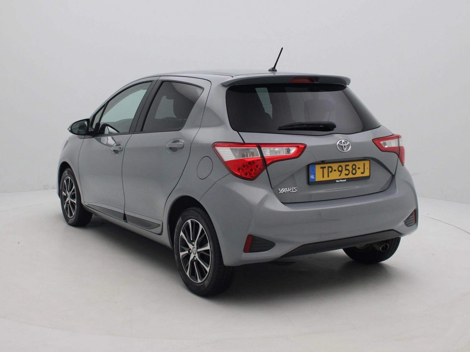 Toyota Yaris met kenteken 52100 – autofoto 3
