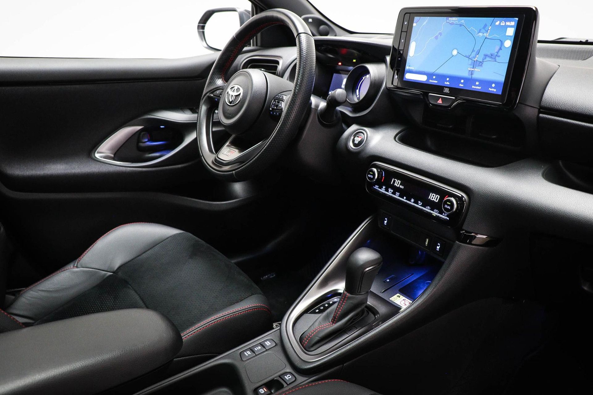 Toyota Yaris met kenteken X-649-KL – interieur