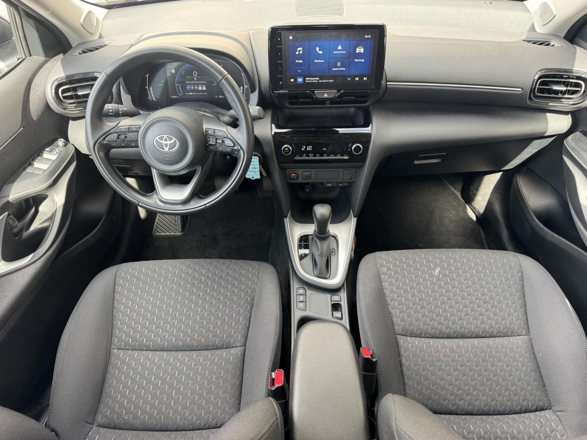 Toyota YarisCross met kenteken GGX-84-R – interieur