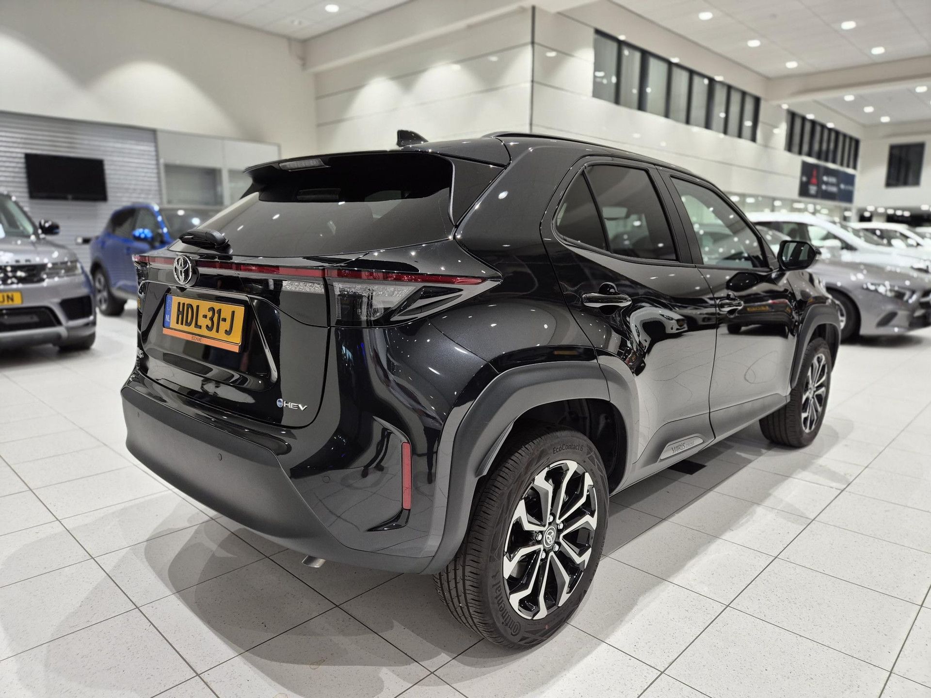 Toyota YarisCross met kenteken HDL-31-J – achteraanzicht