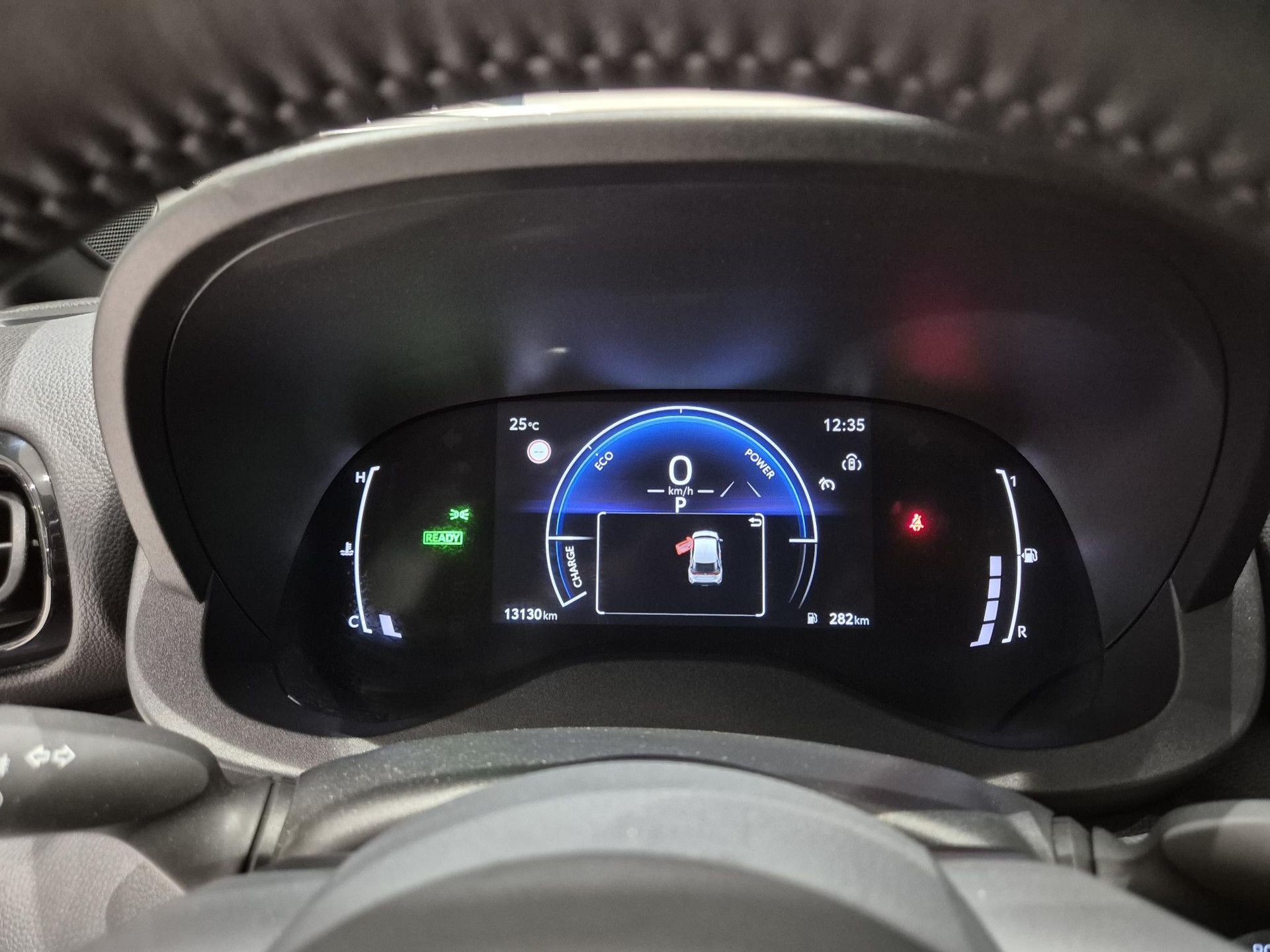 Toyota YarisCross met kenteken HDL-31-J – interieur