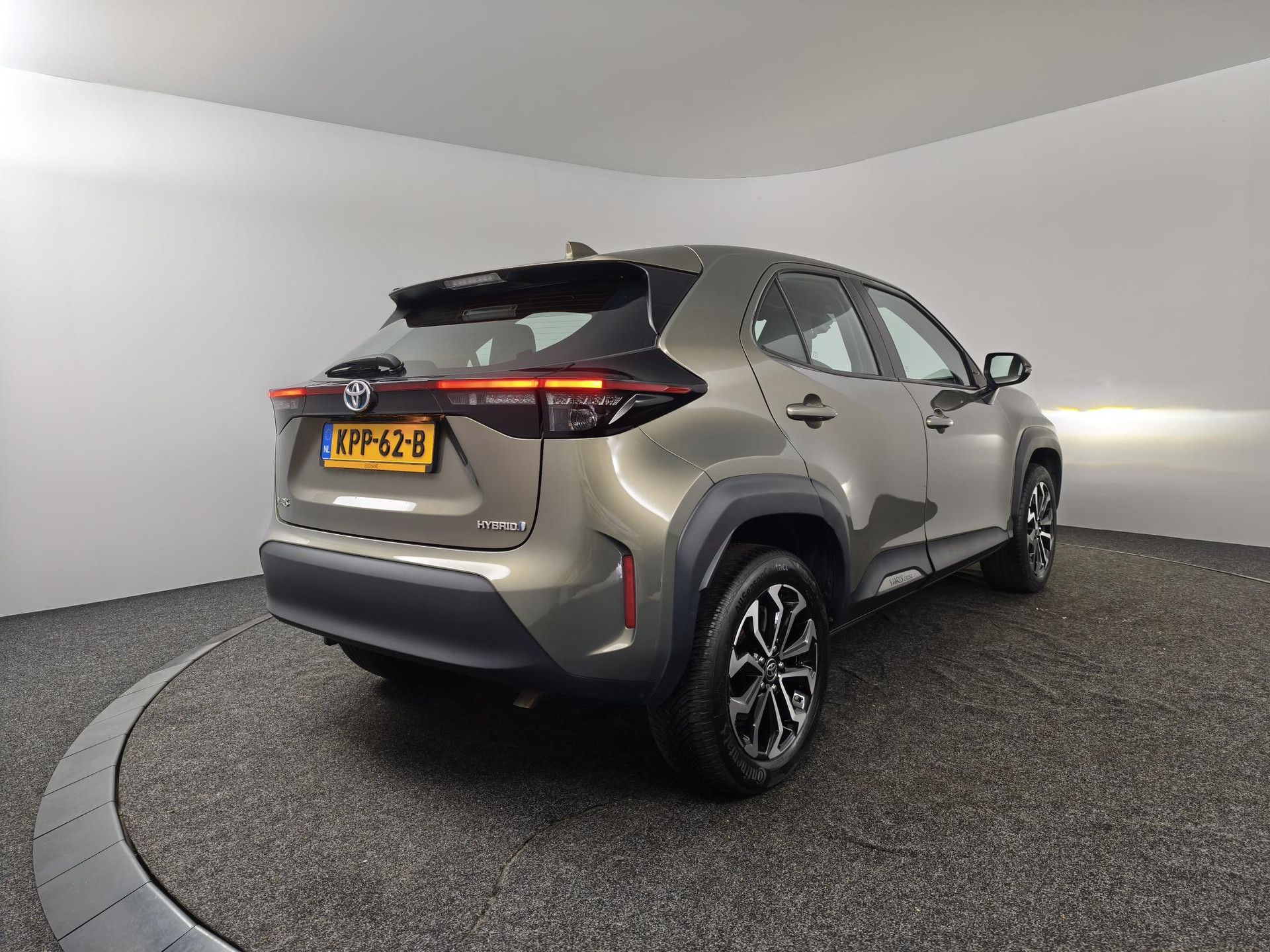 Toyota YarisCross met kenteken KPP-62-B – achteraanzicht