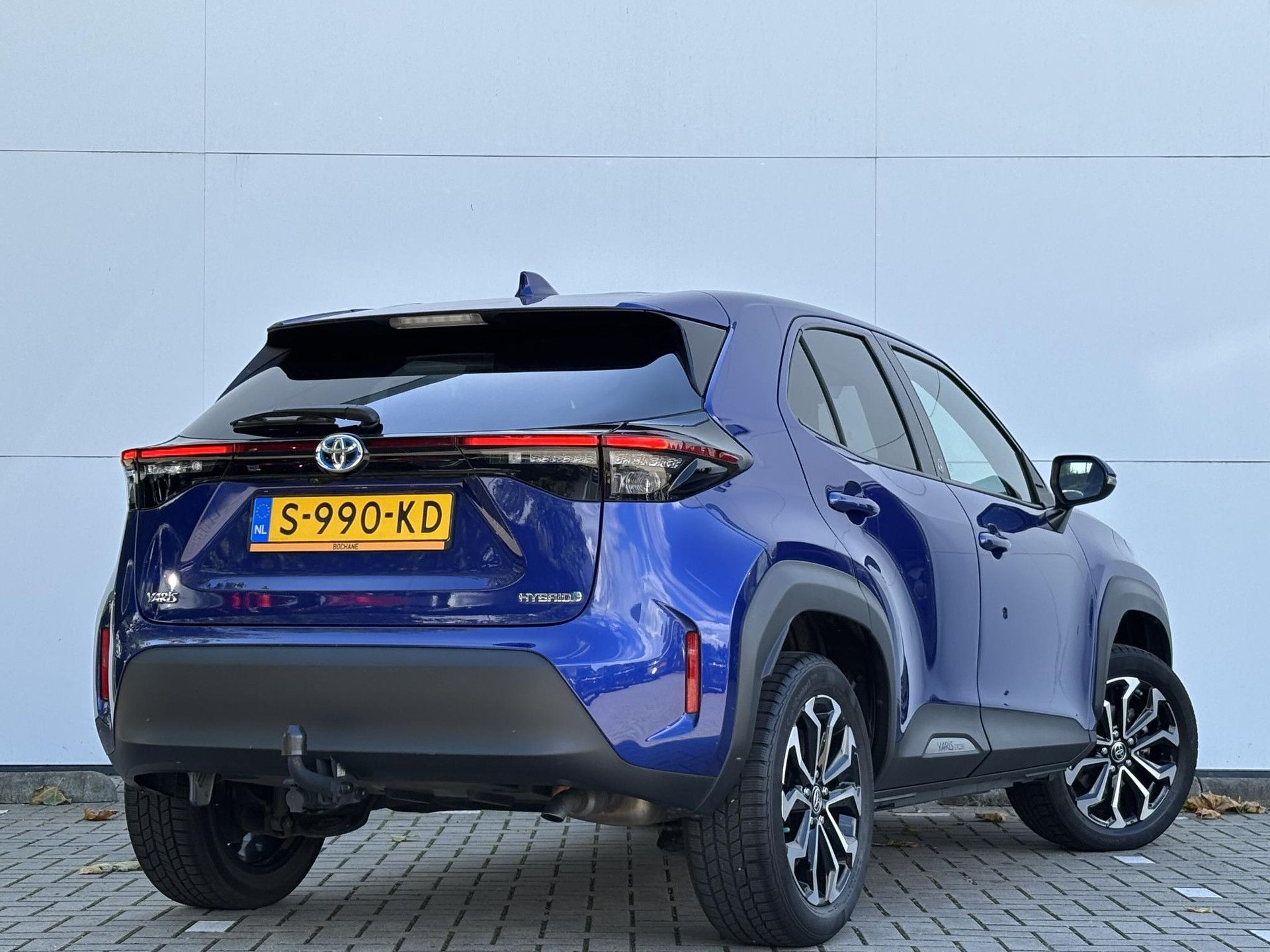 Toyota YarisCross met kenteken S-990-KD – achteraanzicht