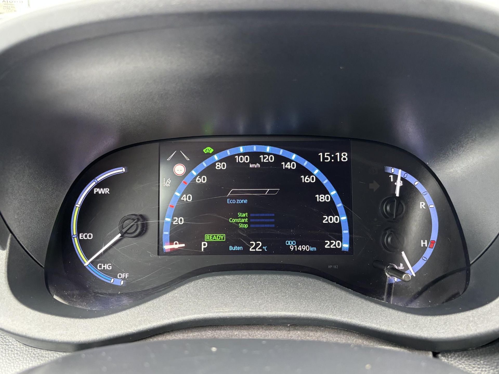 Toyota YarisCross met kenteken S-990-KD – dashboard