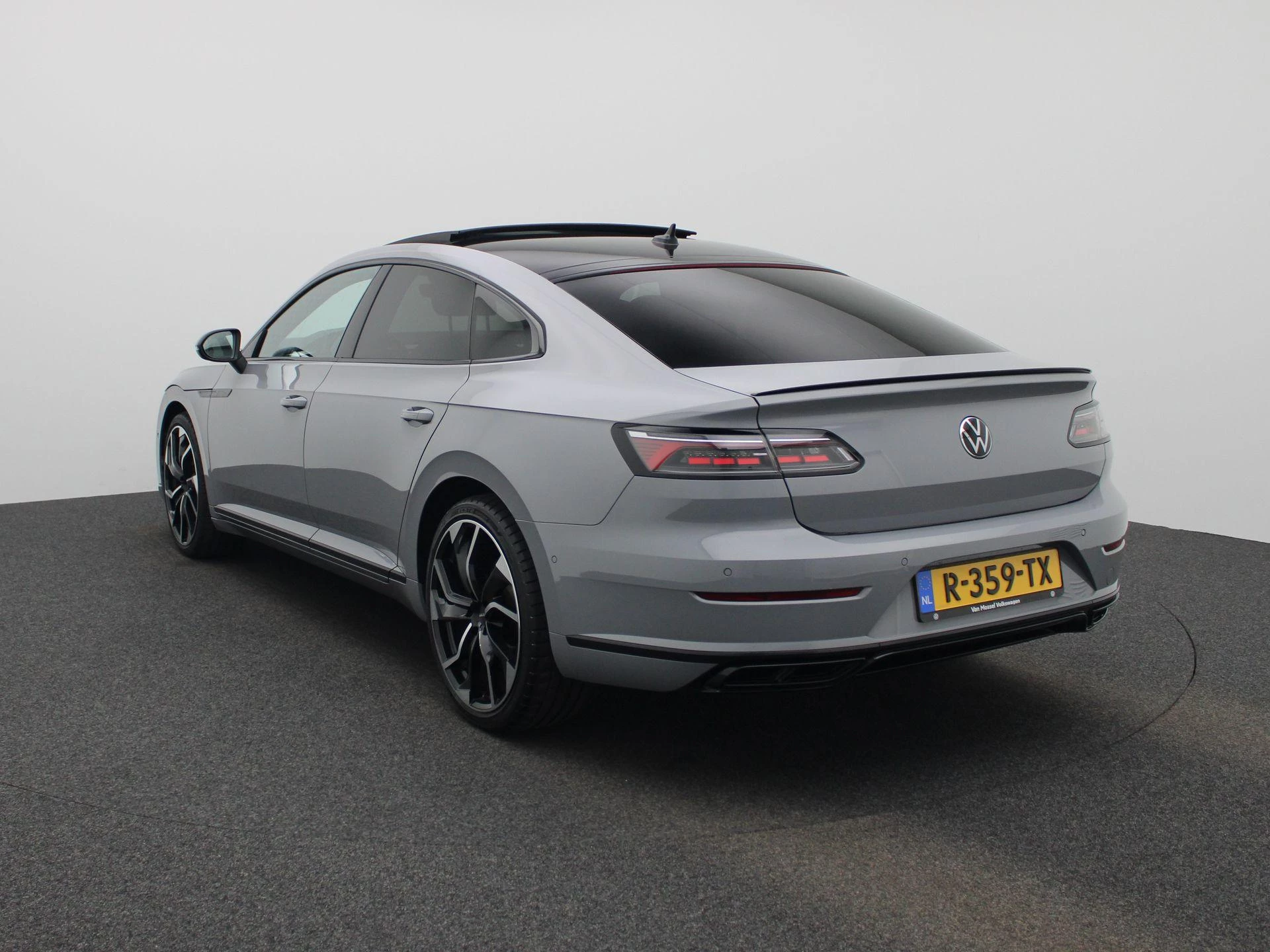 Volkswagen Arteon met kenteken R-359-TX – autofoto 3