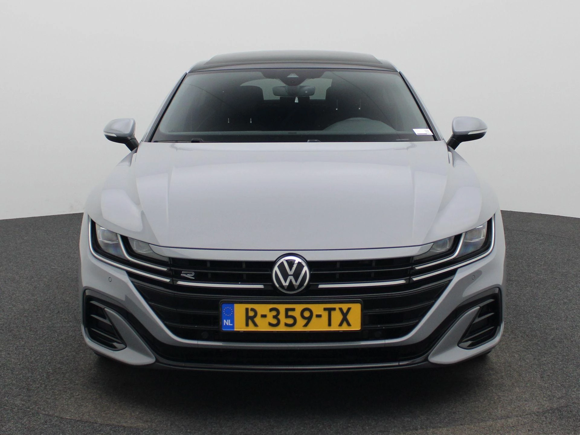Volkswagen Arteon met kenteken R-359-TX – autofoto 4