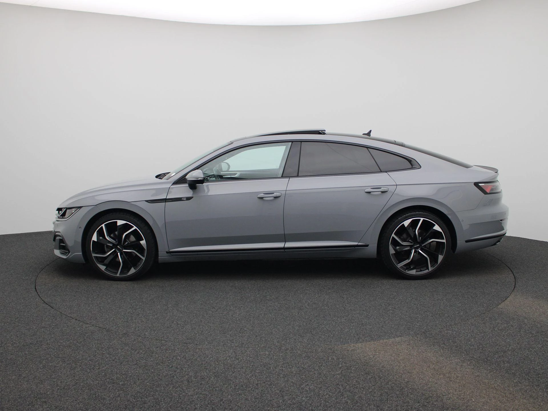 Volkswagen Arteon met kenteken R-359-TX – autofoto 5