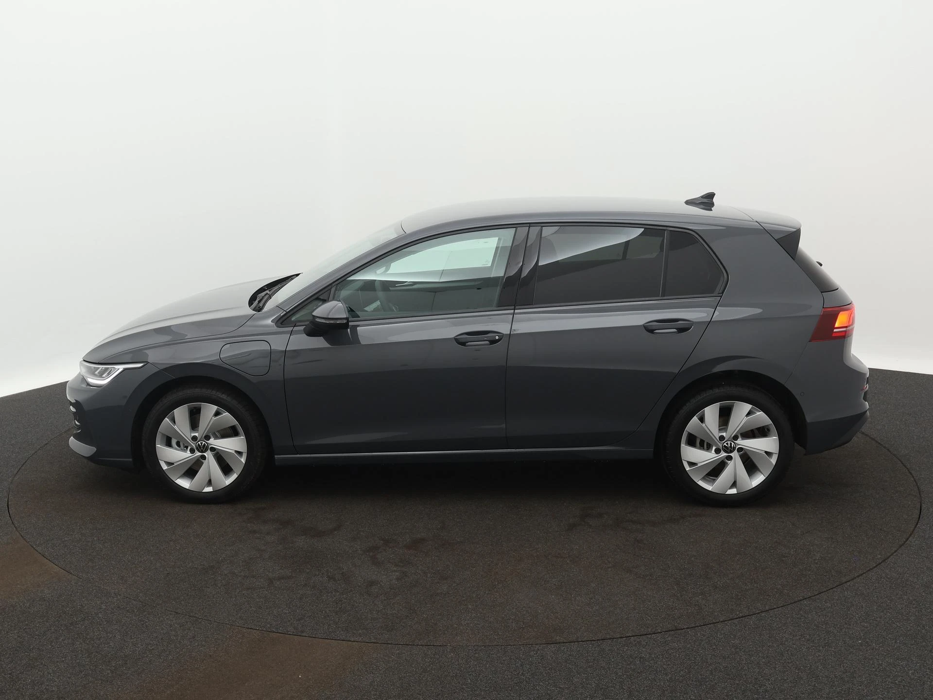 Volkswagen Golf met kenteken 142 – autofoto 4